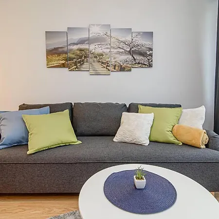 Apartament Bright Apartment,for 1-4,near Old Town *
