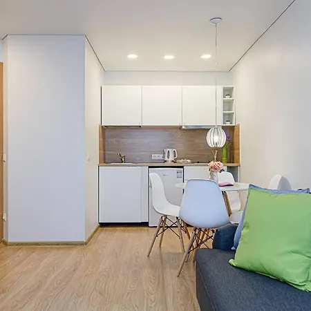 Bright Apartment,for 1-4,near Old Town *