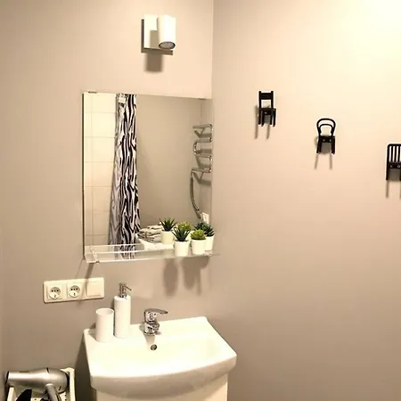Bright Apartment,for 1-4,near Old Town *