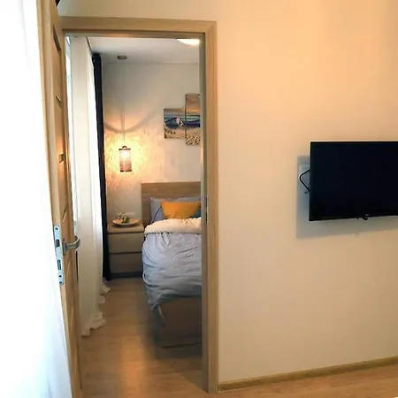 Bright Apartment,for 1-4,near Old Town *
