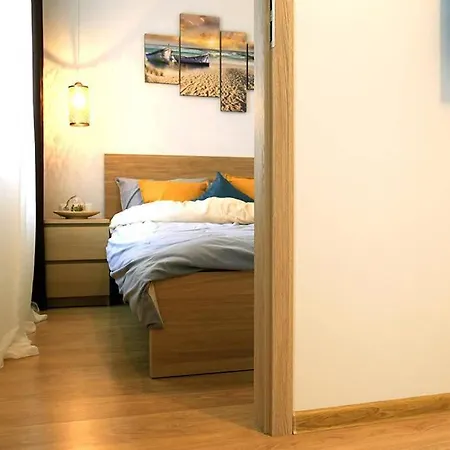 Bright Apartment,for 1-4,near Old Town Apartament